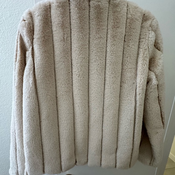 Faux fur jacket - Picture 3 of 4